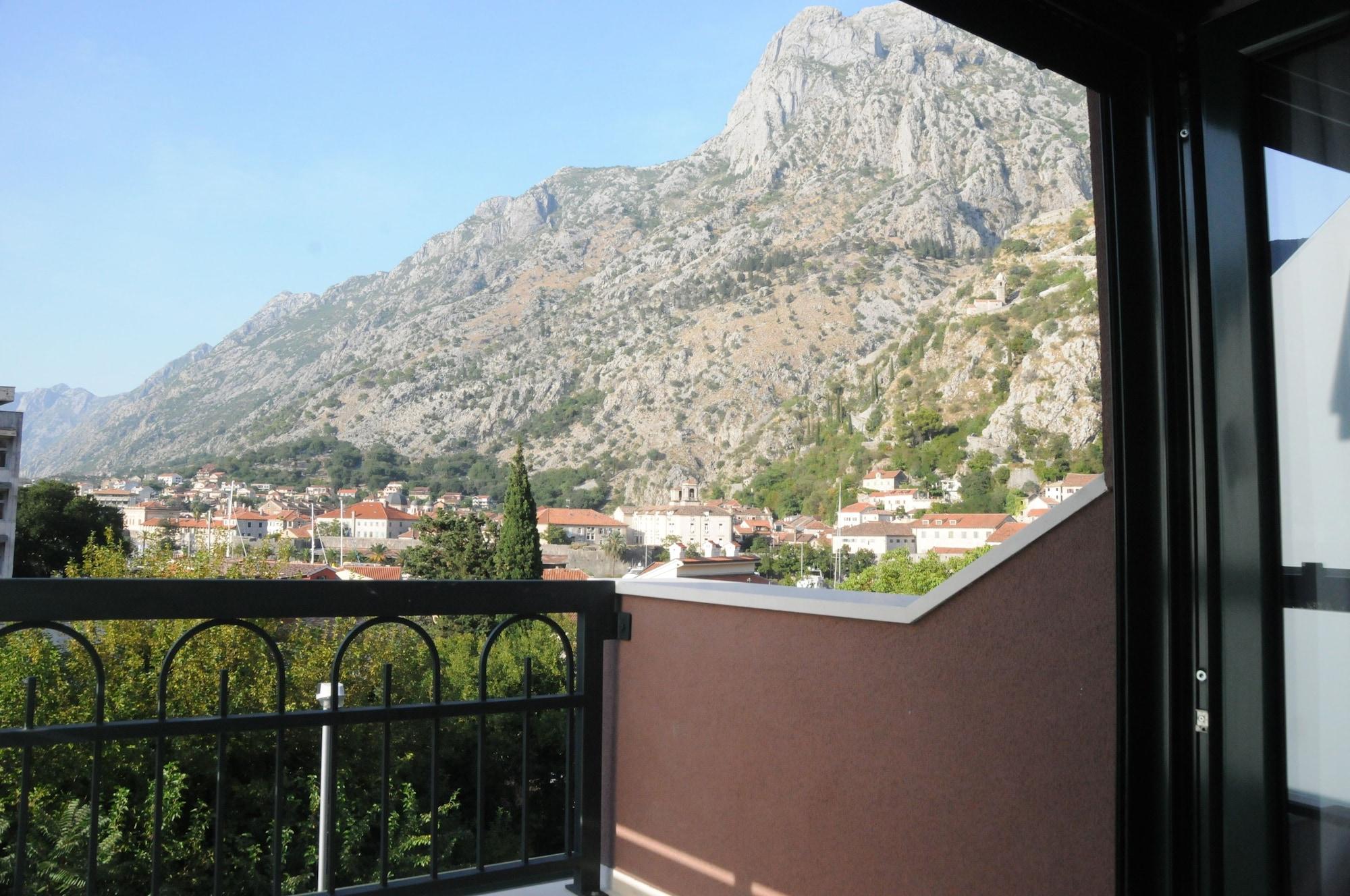 Porto In Hotel Kotor